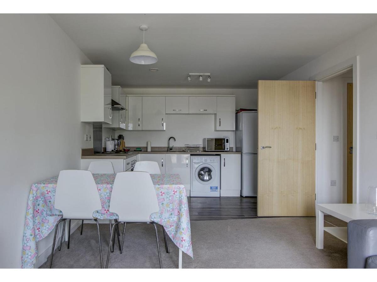 Large, Spacious And Modern Apt For 4 In Manchester Ngoại thất bức ảnh