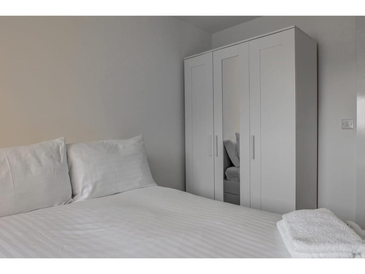 Large, Spacious And Modern Apt For 4 In Manchester Ngoại thất bức ảnh